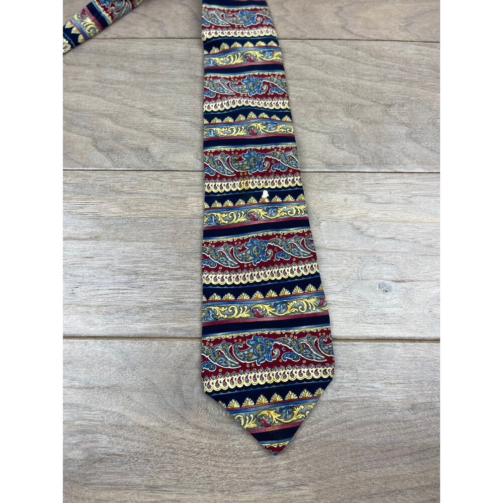 The Metropolitan Museum of Art Men's Silk Paisley Pattern Tie Blue Red
